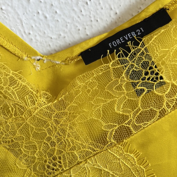 F21 Eyelash Lace-Trim Cami - Picture 4 of 4